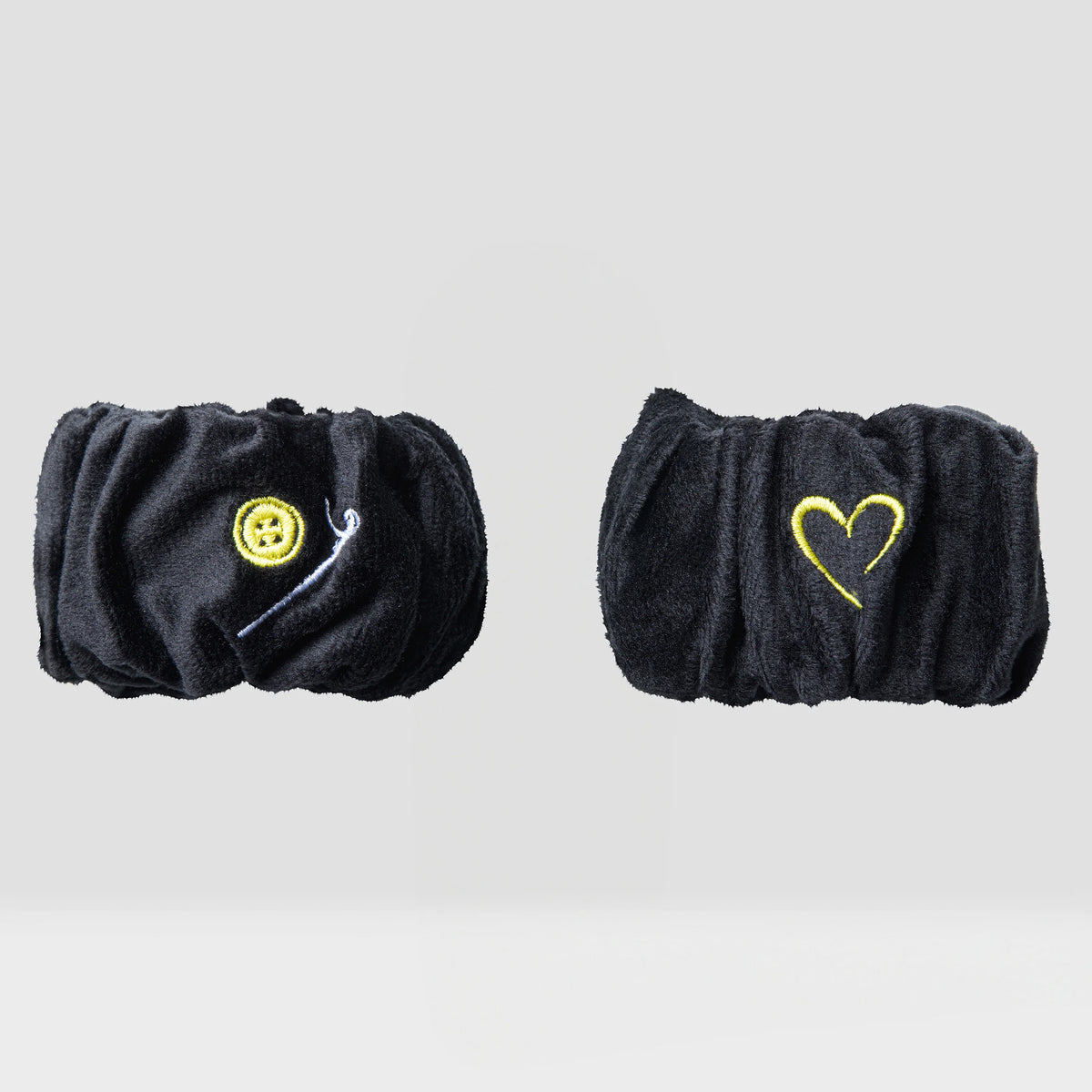 Beauty Creations x Coraline Vincha + muñequeras “Cats Don’t Talk”